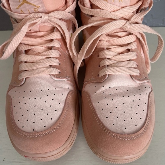 Nike Air Jordan 1 Mid Coral Gold Sneakers Mens 6.5 Womens 8.5 Stardust Pink 2016 - Picture 4 of 11